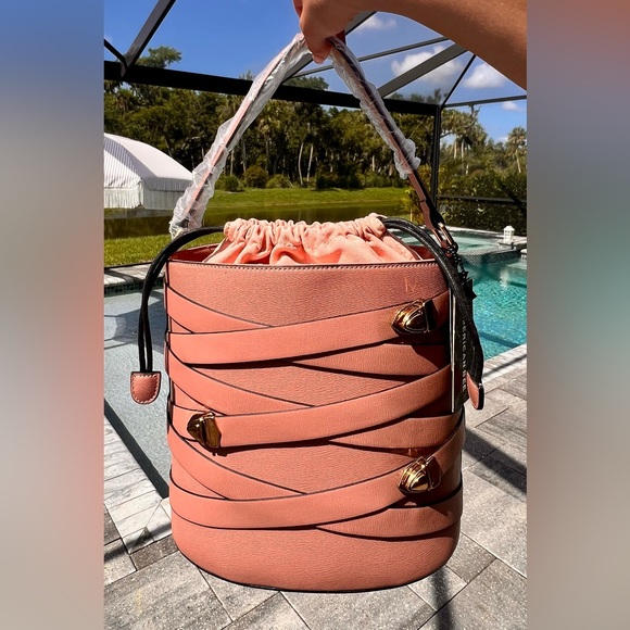American Bee Bucket Bag in Mauve Pink w Gold Buckles NWT - Picture 16 of 17